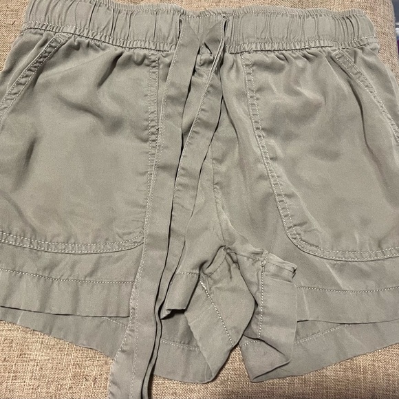 Women’s shorts - Picture 1 of 5